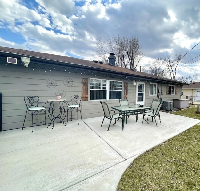 Building Photo - 460 Flagstaff Ln