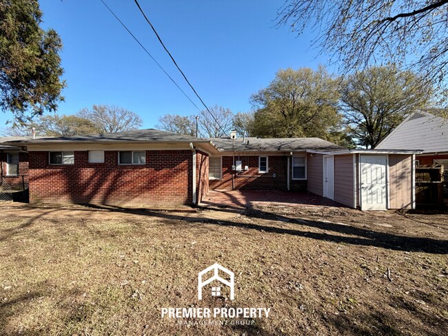 Building Photo - Charming 4BR Home in East Memphis w/ Hardwood Floors & Fenced Backyard