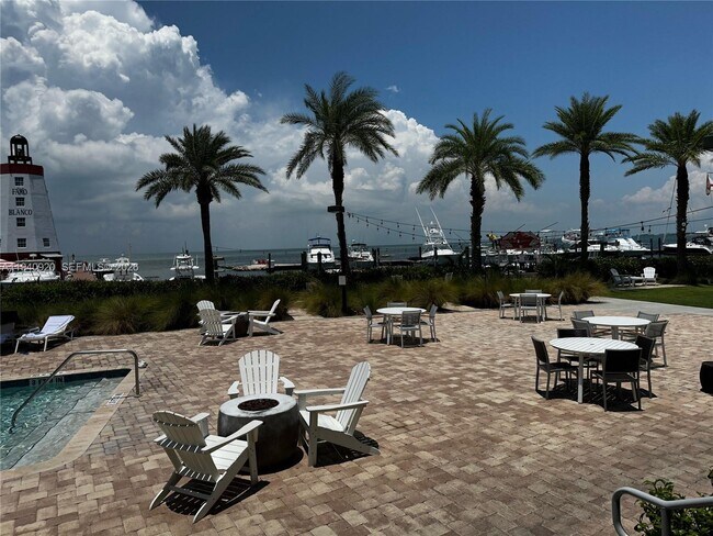 Building Photo - 1998 Overseas Hwy