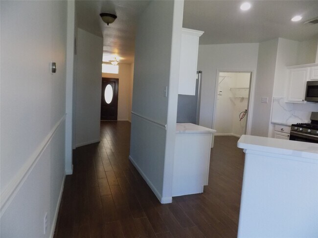 Building Photo - 1918 Appleton Dr