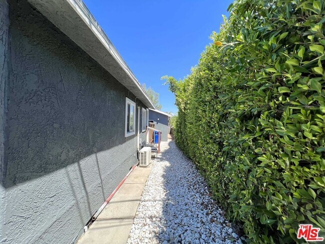 Building Photo - 4812 Pickford St