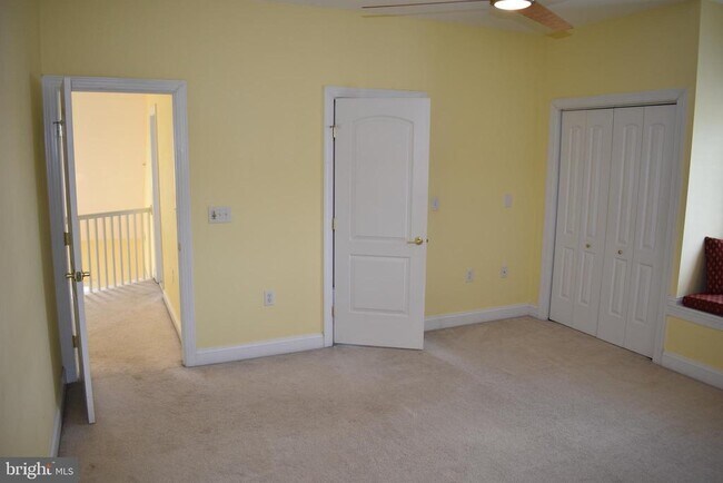Building Photo - 204 Seneca Way