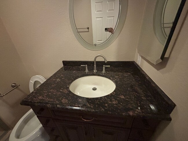 Building Photo - Beautiful 3 bed 2.5 bath townhouse in Spanish Trails!