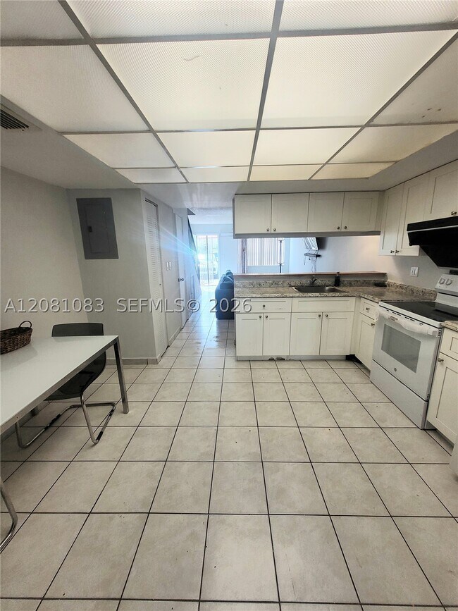 Building Photo - 3973 W 9th Ln