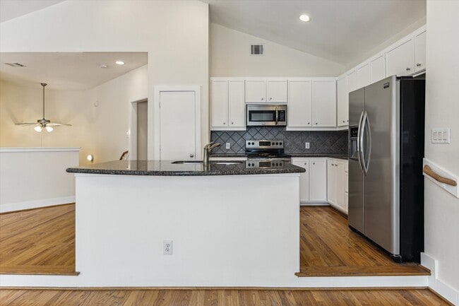 Building Photo - 9829 Riddlelink Ln