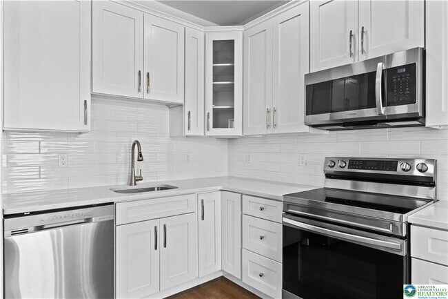 Building Photo - 1674 Best Pl