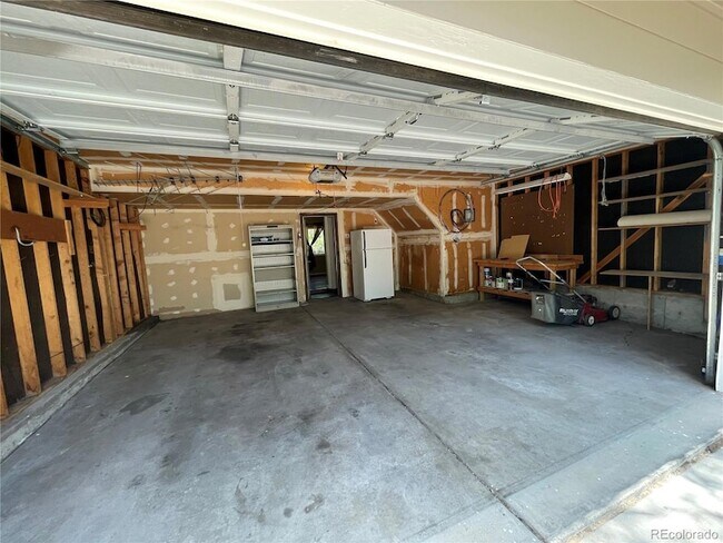 Building Photo - 6534 Zinnia St