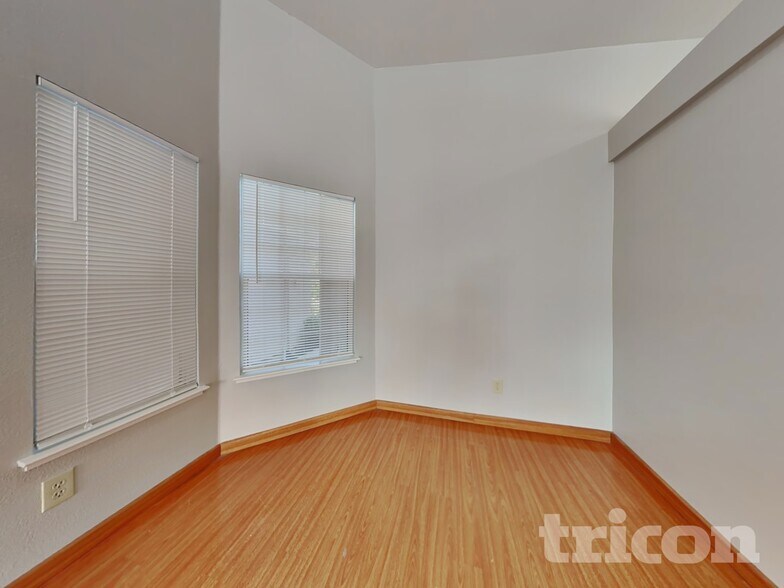 Building Photo - 213 Jana Way