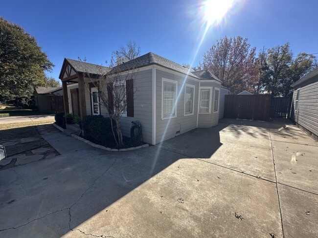 Building Photo - 3313 22nd St