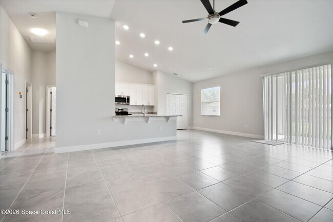 Building Photo - 918 Algardi St SE