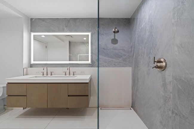 Building Photo - 320 Adolphus Ave