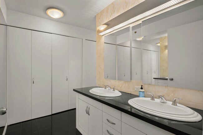 Building Photo - 420 E 61st St