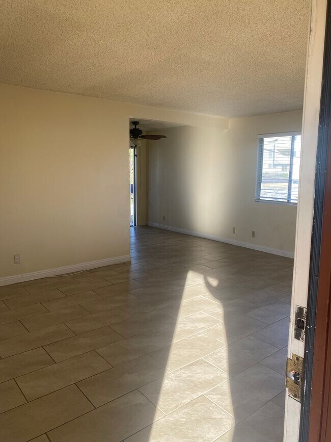 Building Photo - 4401