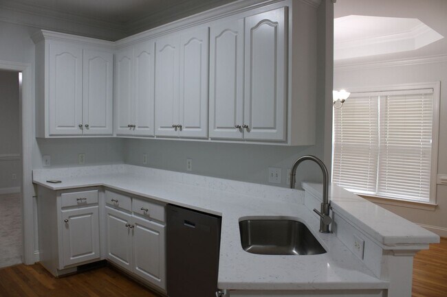 Building Photo - 3705 Warwick Pl