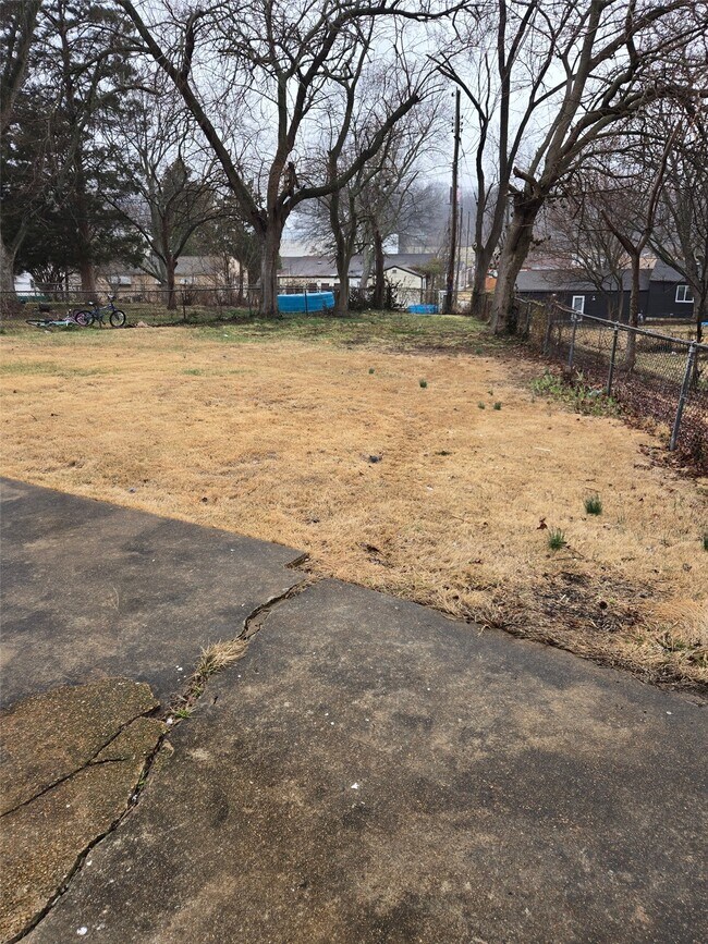 Building Photo - 3437 Elmhurst Dr