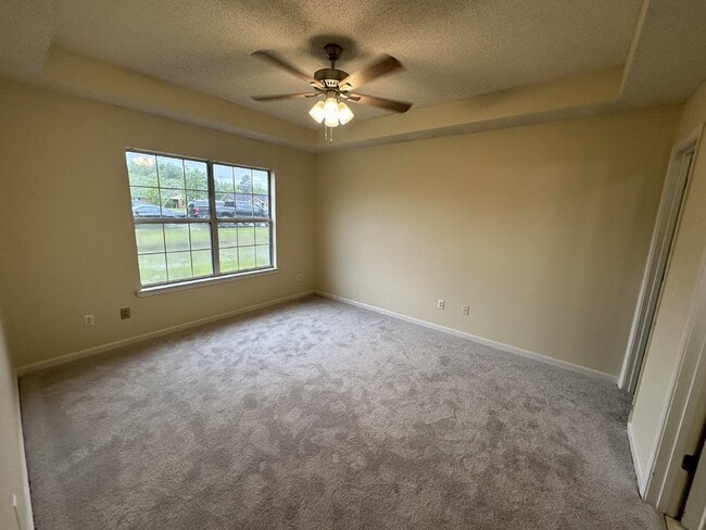 Building Photo - House for Rent