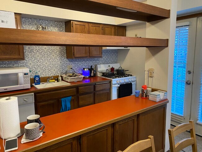 kitchen - 1439 SW Montgomery St