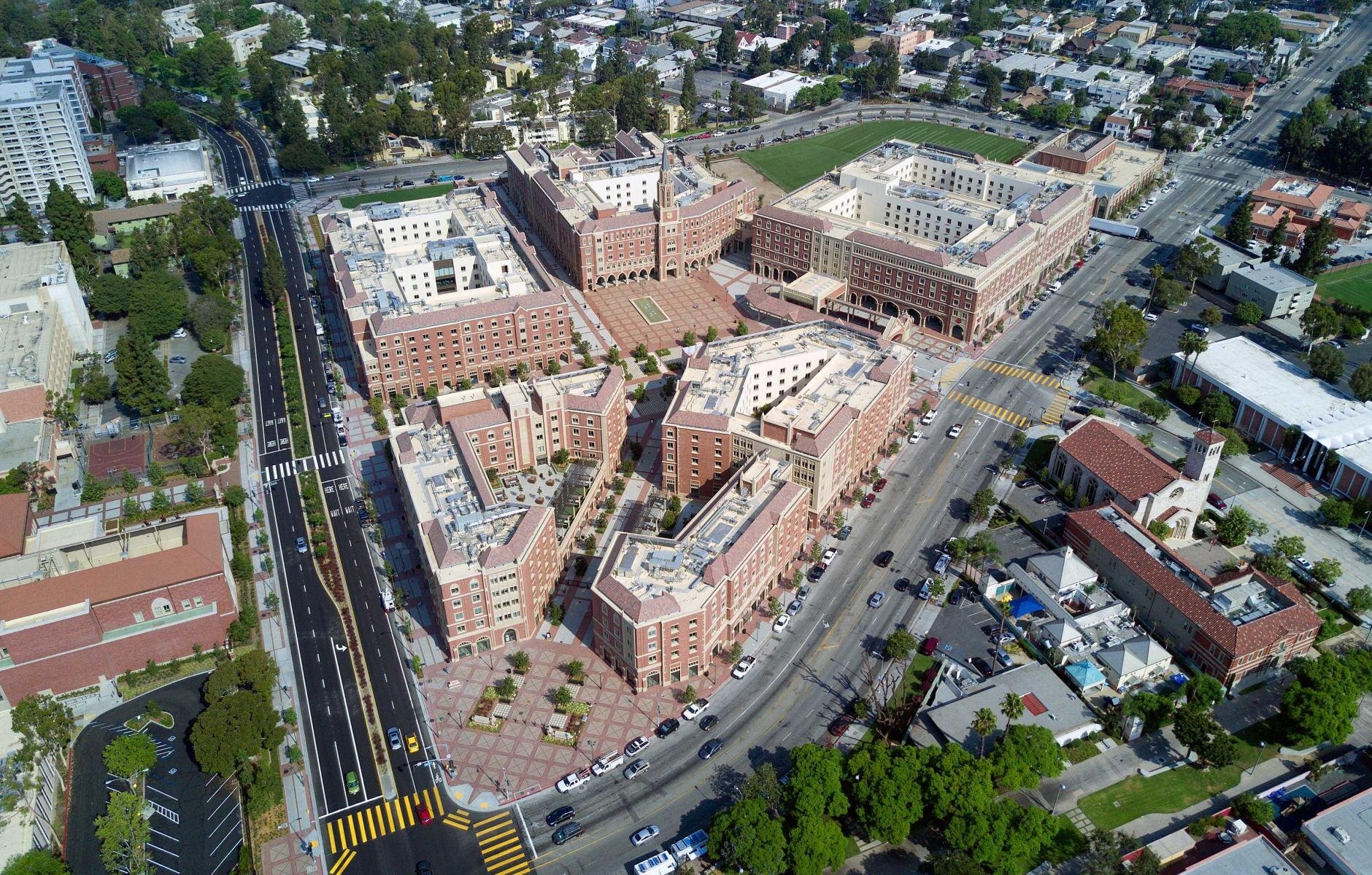Building Photo - 2730 Raymond Ave