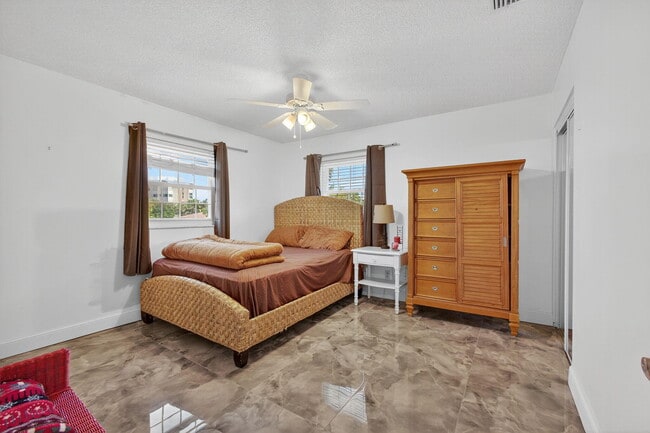 Building Photo - 2025 Jimmy Buffett Mem Hwy