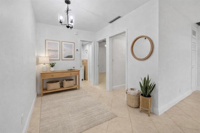 Building Photo - 815 Middle River Dr