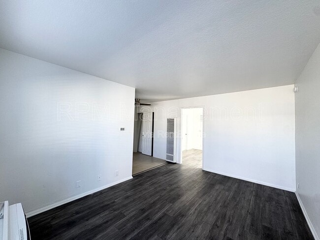 Building Photo - 6624 Sylmar Ave