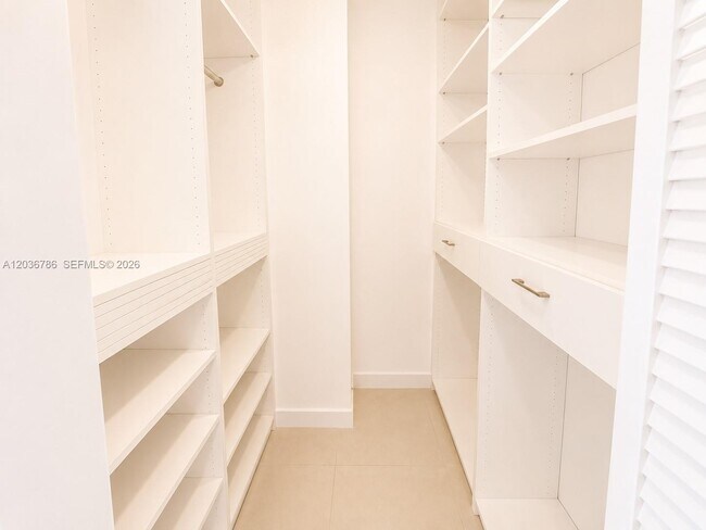 Building Photo - 7601 E Treasure Dr