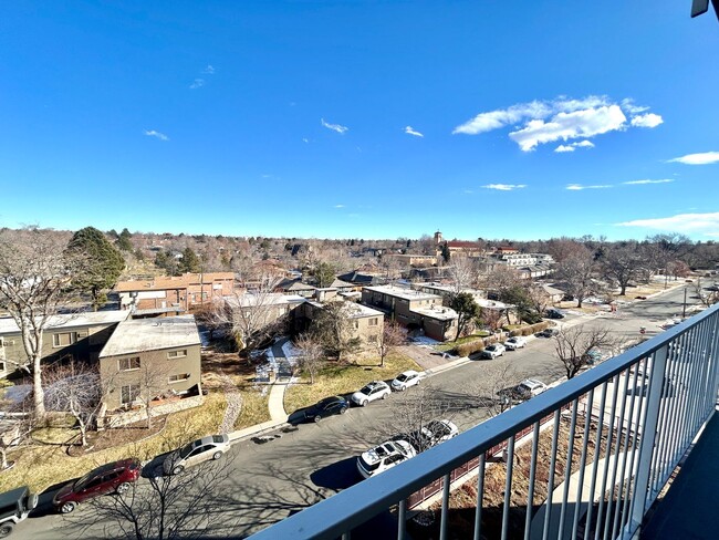 Building Photo - Cozy 1 Bed 1 Bath Condo in Denver Around t...