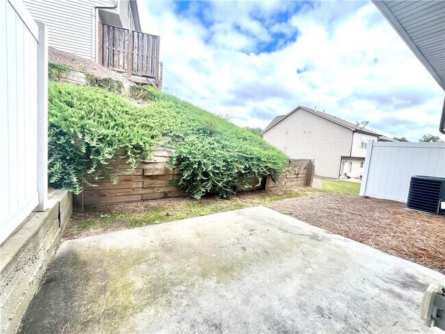 Building Photo - 348 Turtle Creek Dr