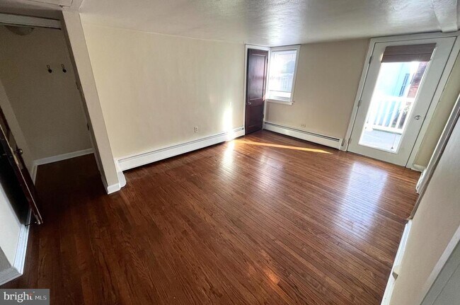 Building Photo - 18 Mercer Ave