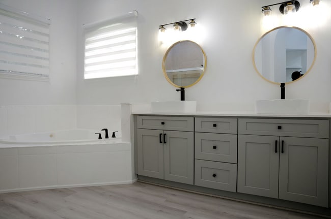 Building Photo - 3168 Whisper Wind Dr