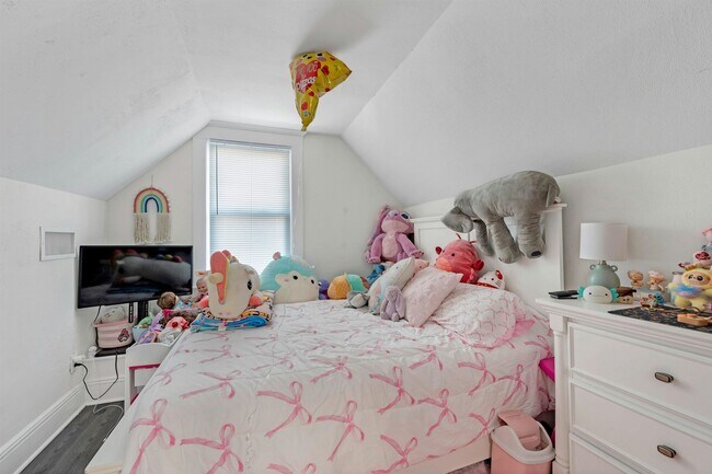 Building Photo - 632 Chase Ave