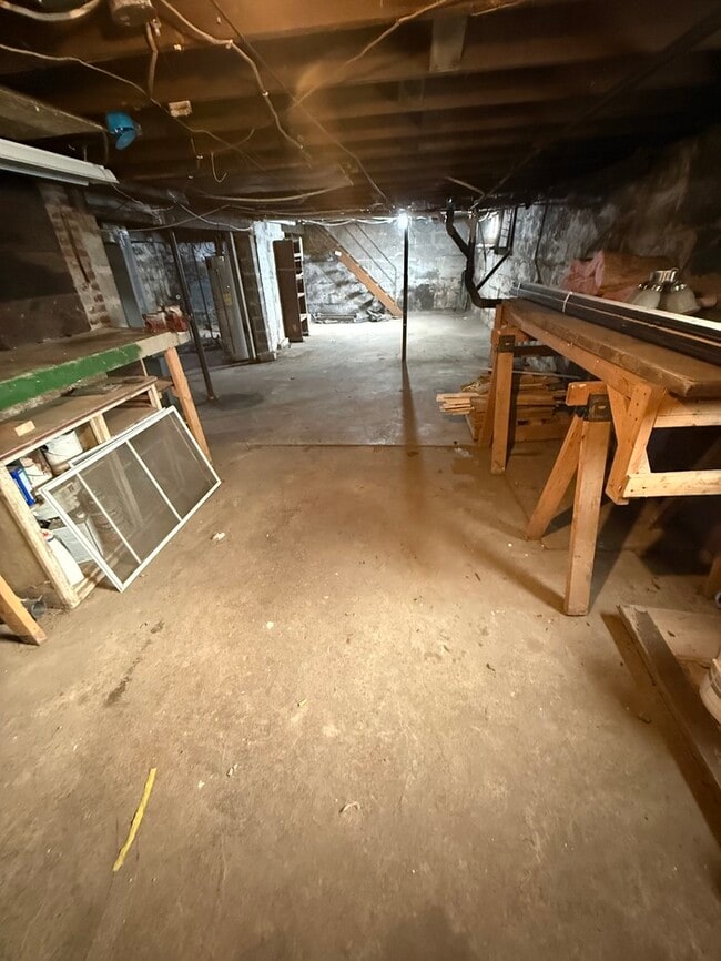 Building Photo - 2254 Lee Ave