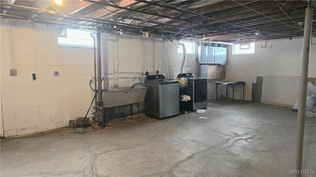 Building Photo - 1499 Wehrle Dr