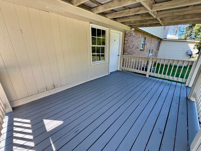 Building Photo - 2563 Carriage Dr