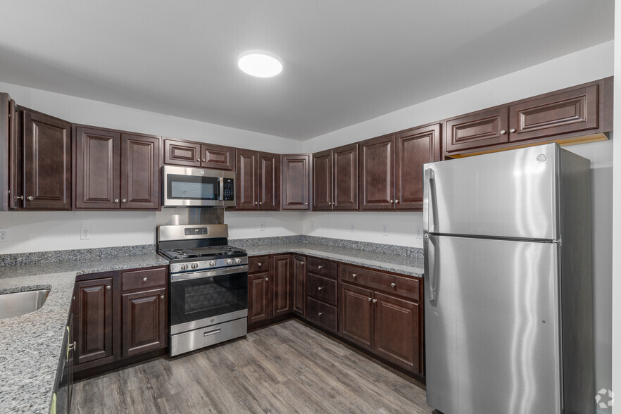 3 BR, 2.5 BA - 1600SF - Kitchen - Burton’s Crossing Townhomes