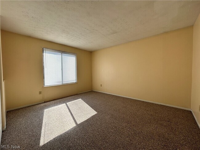 Building Photo - 131 Orchard Dr