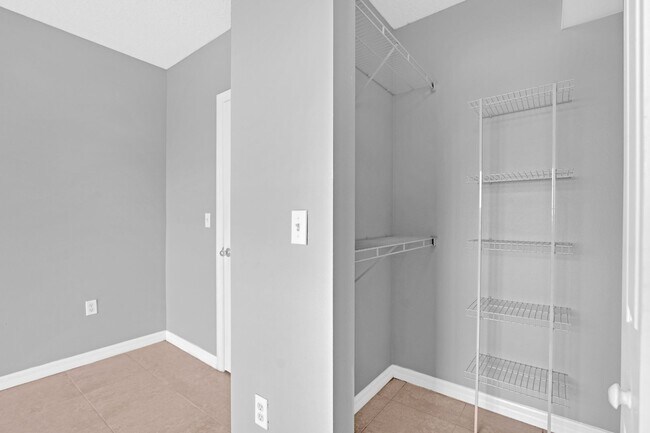 Building Photo - Modern Living in Miramar – 2 Bed/2 Bath Co...