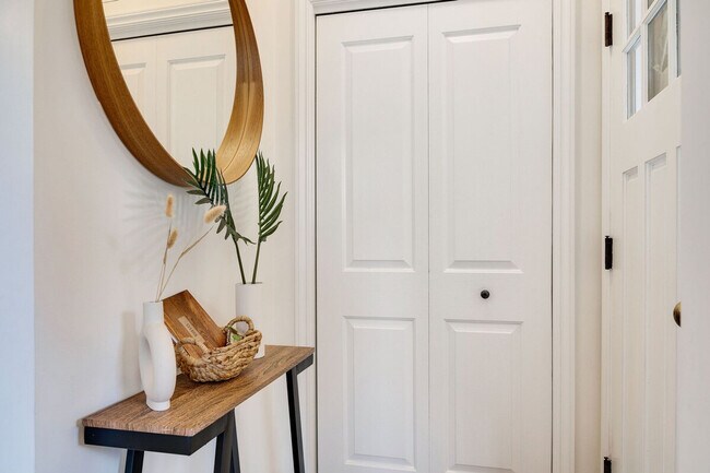 Building Photo - 2403 7th Ave W