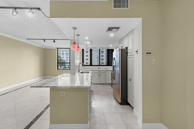 Building Photo - 5150 Hidalgo St