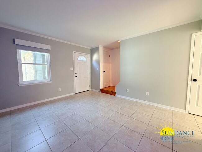 Building Photo - Charming 2BR townhome just steps from beautiful Cinco Bayou in Fort Walton Beach!