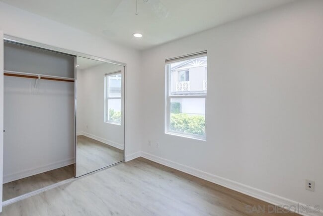 Building Photo - 2978 Beachwood Blf Wy