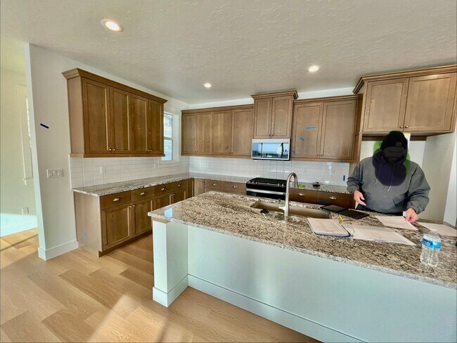 Building Photo - Beautiful 3 Bed 2 Bath Home with Community Pool: Available Now!!