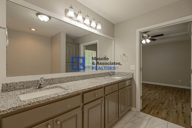 Building Photo - 3 Bed/2 Bath House on a Corner lot in Brandon