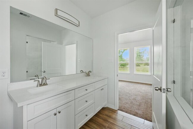 Building Photo - 24644 Cavan St