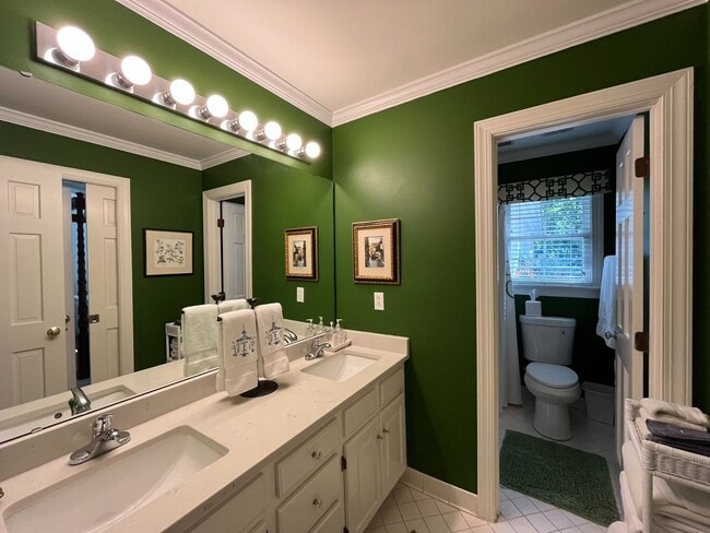 Building Photo - Incredible 5BD, 4.5BA House in Downtown Ra...