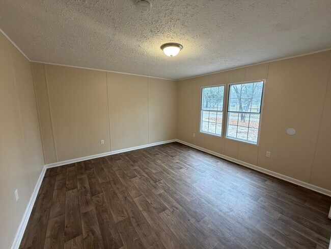 Building Photo - Home For Rent