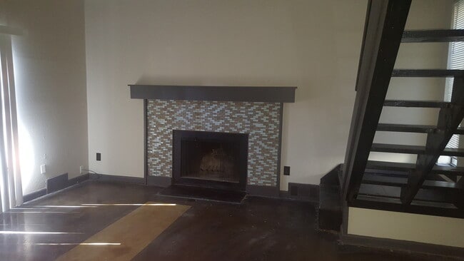 Building Photo - 663 Watson St