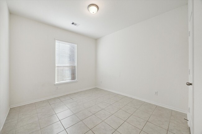 Building Photo - 2602 Ocean Key Dr