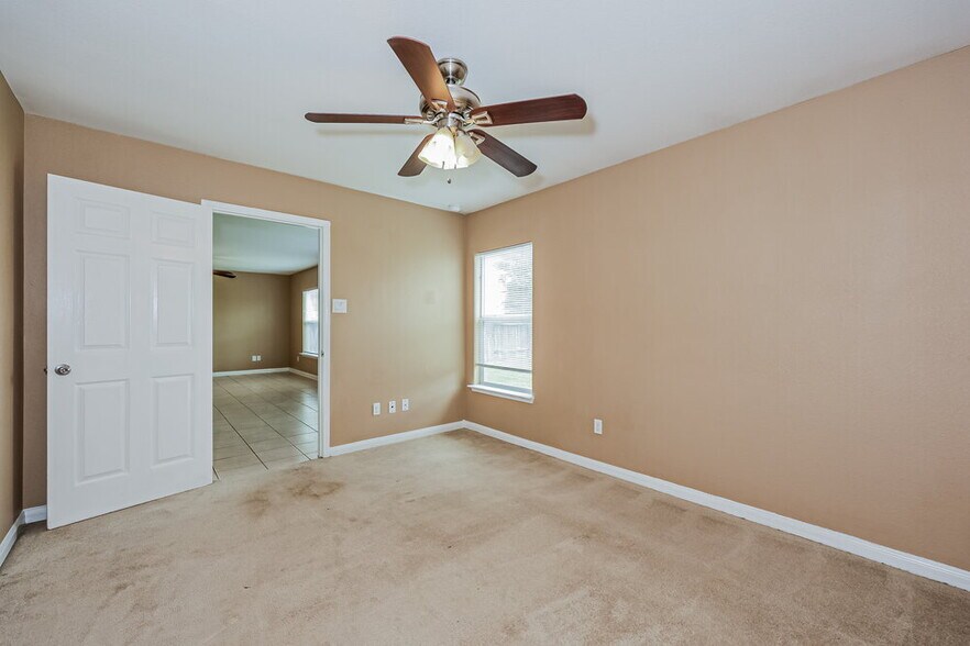 Building Photo - 10009 Quail Glen Dr