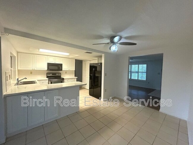 Building Photo - 7602 Cumber Dr